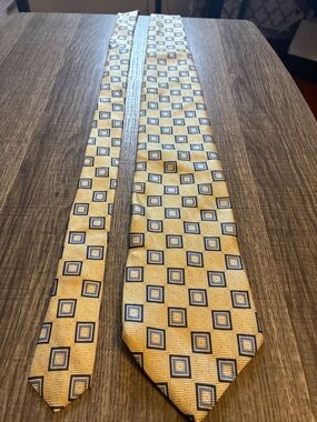Jones New York Yellow Tie with Blue Geometric Squares